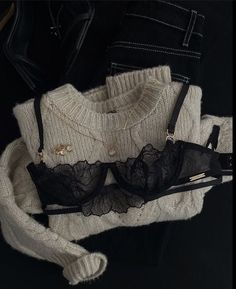 French Girl Chic, Pretty Lingerie, Black Set, Outfit Inspo Fall, Basic Outfits, Style Icon, 90s Fashion, Vienna, Modest Fashion