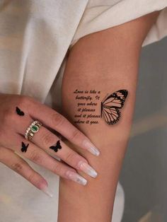 Memorable Tattoos, Inside Arm Tattoos For Women, Palm Size Tattoos, Tato Minimal, Hand And Finger Tattoos, Pretty Hand Tattoos, Butterfly Tattoos For Women, Tattoo Aesthetic, Stylish Tattoo