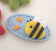 "Item title: 100% Wool felt NO SLIP hair clip -Bumble bee -Pale blue Material:  100% wool felt (manufactured in Holland and Italy) Metal snap clip size: -large: 2 inch long -medium: 1 1/2 inch long -small: 1 1/4 inch long Overall size:  -large: approx. 2 1/4 inch long -medium: approx. 2 inch long -small: approx. 1 3/4 inch long All hand stitched  No glue used for this item Made in England This item comes in a cello bag. You can choose your favourite colour for this item by leaving your instructi Bros Flanel, Flower Turquoise, Felt Hair Bows, Felt Hair Accessories, Projek Menjahit, Felt Hair Clips, School Hair, Felt Bows