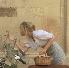 lilah carson Stile Kendall Jenner, Italian Summer, Oui Oui, Mode Inspo, European Summer, How To Pose, French Girl, Summer Aesthetic, Dream Life