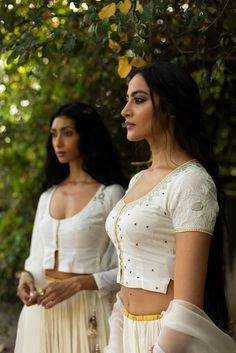 Anju Modi at India Couture Week 2020 | Vogue India Half Sleeve Blouse Designs, Onam Outfits Ideas, Onam Outfits, Long Blouse Designs, Sari Blouse Designs, Indian Saree Blouses Designs, Blouse Designs Indian