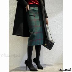 Olivia Mark - Vintage High-Waist Merino Wool Midi Skirt with Solid Color Patchwork and a Tailored Fit, featuring a Split Hem Design Office Wear Bottoms For Fall, Green Midi Skirt Bottoms For Winter, Winter Workwear Skirt With Pockets, Winter Pencil Skirt With Pockets, Green Pencil Skirt With Pockets, Fall Workwear Pencil Skirt With Pockets, Green Lined Skirt For Formal Occasions, Winter Workwear Skirt, Winter Office Mini Pencil Skirt