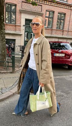 Scandinavian Fashion 2024, Scandinavian Winter Outfits, Scandinavian Fashion Women, 90s Chola, 90s Chola Fashion, Western Winter Fashion, Winter Fashion For Women, Fall Outfits Pinterest, Western Winter