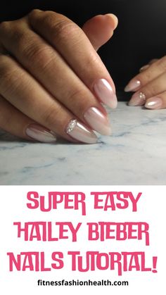 Hailey Bieber seems to be the queen of glazed anything: From her strawberry glaze skin smoothie to her donut glaze lips to her glazed donut nails! The delicate nail design is perfect for everyday wear and can be combined with countless outfits. Read here how you can create Hailey Bieber nails yourself at home in just a few steps using press-on nails, gel nail polish, or regular nail polish. Skin Smoothie