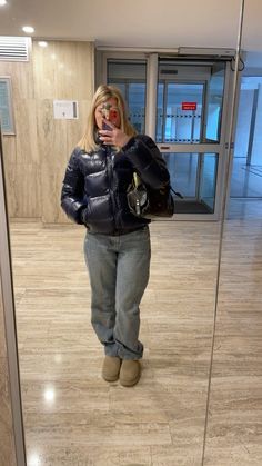 Skirt Puffer Jacket Outfit, How To Style Cropped Puffer Jacket, Ralph Lauren Puffer Jacket Outfit, Shiny Jacket Outfit, Navy Puffer Jacket Outfit, Shiny Puffer Jacket Outfit, Oversized Puffer Jacket Outfit, New Years Eve Outfits Cold Winter, Outfits With Puffer Jackets