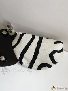 Bird in Bag - Fashion Knitted Clutch Bag Knitted Clutch, Black And White Bags, Bags Pattern, Crochet Bag Pattern, Crochet Bags, Bird In Bag, Knit Fashion, Bag Fashion, White Bag