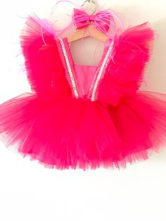 This Birthday Tulle Dress With Feather is prepared with great care for your birthday, photoshoots and parties. We can prepare this Girl Flamingo Tulle Dress in a different color ( red, pink, soft pink...) We have our own standard sizes for this item from 1 years to 12 years but ıf you want to order a custom size, you can message to us for the measurements ( height, weight, chest size, waist size, dress length on the knee from armpit ) We sew the dresses according to your measurements so please g Princess Dress With Ruffles For Birthday Party, Summer Party Pageant Dress With Ruffles, Pink Ruffled Tutu Dress For Party Season, Pink Ruffled Pageant Dress For Birthday, Party Dresses With Feathers And Tulle Material, Party Dresses With Feathers And Tulle, Tulle Party Dress With Feathers, Ruffled Tutu Dress For Birthday Party Season, Ruffled Tutu Dress For Birthday Party