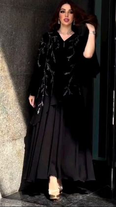 Black Indo Western Dress, Gowns For Plus Size Women, Plus Size Fashion For Women Indian, Indo Western Outfits For Women, Stylish Kurtis Design, Indo Western Dress