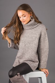 Oversized Cowlneck Sweater, Chunky Grey Turtleneck Sweater, Chunky Cowl Sweater, Tuck Bulky Sweater, Gray Turtle Neck Sweater, Cowl Sweaters, Cowl Neck Sweater Outfit, Rollneck Sweaters, Hairstyles For Fall