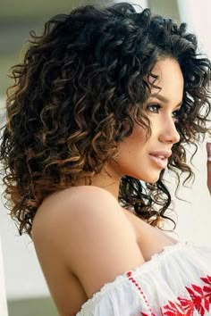 Beautiful natural curly hair #curlyhair #hairstyles Trendy Bobs, Beautiful Natural Curly Hair, Hairstyles Boys, Haircut Boys, Curly Haircut, Shoulder Length Curly Hair, Blonde Hairstyles