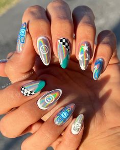 Retro Nails, Colorful Nails, Minimalist Designs, Festival Nails, Holographic Nails, Funky Nails