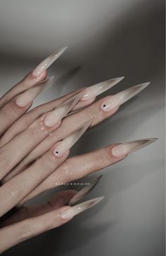 October Stilleto Nails, White Sharp Nails, Grimes Nails, Witchy Nails Stiletto, Stilleto Nail Idea, Sharp Nails Design, Asymmetrical Nails, Medieval Nails, Nude Stiletto Nails