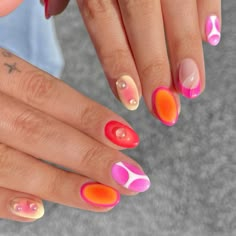 nail art Summer Nails Colourful, Neon Aura Nails, Color Combos For Nails, Neon Nails Designs, Neon Manicure, Nails Aura, Teen Nails, Neon Nail Designs, Broken Nails