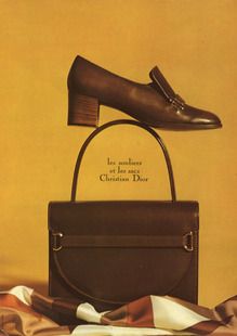 Dior Sport, Christian Dior Shoes, Christian Dior Handbags, Museum Fashion, Fashion Drawings, Bon Ton, Art Bag, Dior Handbags, Dior Shoes