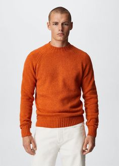 Tissu de laine mélangé, Col rond, Manches longues, Bords côtelés, Le mannequin mesure 183 cm et porte une taille M Diner Outfits, Yellow Sweater Outfit, Burgundy Background Aesthetic, Pull Orange, Sweater Outfits Men, Mango Shop, Wool Sweater Men