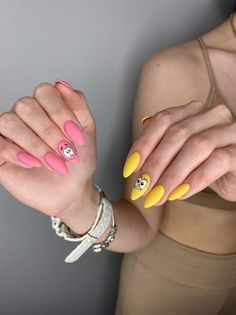 Cartoon Theme Nails, Disney Character Nails Easy, Funny Nails Design Hilarious, Spongebob And Patrick Nails, Universal Studios Nails, 90s Cartoon Nails Acrylic, Pixar Nails, Spongebob Nail Art, Spongebob Nails