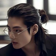 2023 Long Hair, V Hair, V Model, Bts V Photos, Bts Young Forever, Taehyung Abs, Man Bun, Men's Health, Kim Taehyung Funny