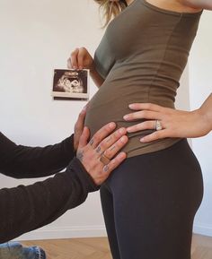 Chachi Gonzales, Casual Maternity Dress, Pregnancy Belly Photos, Pregnancy Bump, Belly Photos, Maternity Street Style, Pregnancy Must Haves, Happy News, Pregnancy Looks