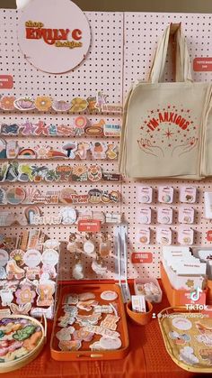 there are many different items on display in the store, including bags and magnets