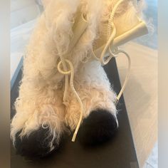 100% Authentic Chanel Scherling Boots Very Rare Brand New Box, And Dust Bag Included Luxury Boots With Faux Fur Lining, Elegant Boots With Faux Fur Lining, Luxury Sheepskin Round Toe Boots, Luxury White Winter Boots, Shoes Chanel, Shearling Boots, Chanel Shoes, Black Cream, Very Rare