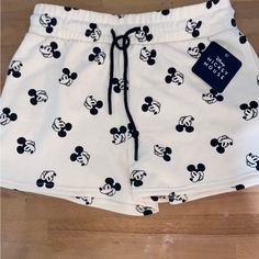 Disney Mickey Mouse Shorts Size L Short Blanco, Mickey Mouse Shorts, Disney Shorts, Vintage Mickey Mouse, Disney Mickey Mouse, Disney Mickey, Black Cream, Womens Shorts, Cream