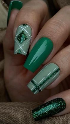 Ireland Nails, Green And White Nails, Fancy Nails Designs, Plaid Nails, Christmas Nails Acrylic, Thanksgiving Nails, White Nail, Xmas Nails, Christmas Nail Designs