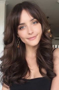 Chocolate Brown Hair Pale Skin, Brunette Hair Pale Skin, Brown Hair Pale Skin, Chocolate Balayage, Brunette Hair Color Ideas, Cool Brown Hair, Pale Skin Hair Color