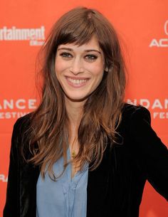 Side Fringe Hairstyles, Short Side Bangs, Lizzy Caplan, Shaggy Haircuts, Short Bangs, Fringe Hairstyles, Long Brown Hair, Long Hair With Bangs, Charlize Theron