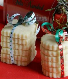 some kind of crackers that are wrapped in ribbon and sitting next to each other