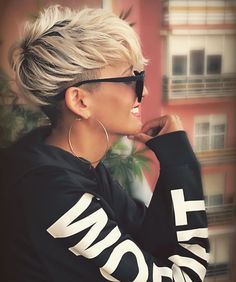 Cute Short Haircuts, Pixie Haircut For Thick Hair, Short Hair Undercut, Edgy Hair, Penteado Cabelo Curto