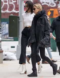 Kendall Jenner Outfits Street Styles Jeans, Kendall Jenner Outfits Casual Street Styles, Kendall Jenner Outfits Summer, Kendall Jenner Outfits Street Styles, Kendall Jenner Outfits Casual, April Fashion, Hailey Baldwin Style, Jeans Street Style, Kendall Jenner Outfits