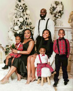 Christmas Black Family Photos, Black Family Christmas Pajamas, Family Christmas Photoshoot Ideas Black, Christmas Portraits Family, Christmas Pictures Black Family, Christmas Family Photos Black People, Black Family Christmas Photoshoot, Christmas Family Pictures, Black Family Christmas Photoshoot Pajamas