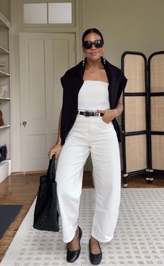 White Mom Jeans Outfit, Best Fall Outfits, Edgy Leather Jacket, Chic Clothing Style, Mom Jeans Outfit, Casual Chique, Chic Fall Outfits, Trendy Fall Outfits