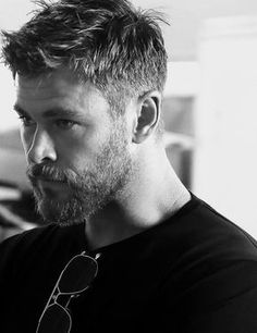 Chris Hemsworth Hair, Faded Beard Styles, Mens Hairstyles With Beard, Beard Styles Short, Haircut Types, Beard Styles For Men