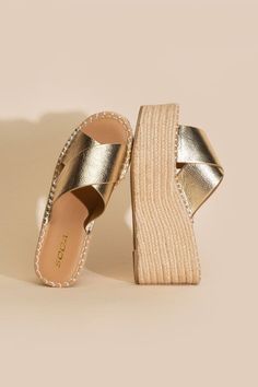 Step into summer elegance with our Synthetic Raffia Wedge Platform Slides. These slides feature a contemporary twist with their synthetic raffia design, combining style and comfort effortlessly. With a comfortable wedge platform, these slides offer a versatile option for enhancing your warm-weather attire, whether you' Vacay Clothes, Swaggy Shoes, Summer Elegance, Espadrilles Slides, Gold Platforms, Preppy Shoes, Comfortable Wedges, Fashion Festival, Platform Espadrilles