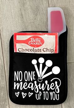 an oven mitt that has some kind of chocolate chip in it