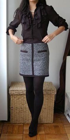 Black and White tweed skirt with ruffled top.>>> I'm not sure I like that particular skirt but the whole style is really cute. Aesthetic Lawyer, Fall Office Outfits, Elegante Outfits, Cute Office Outfits, Lawyer Fashion, Peplum Tops, Look Formal, Black And White Tweed, Chic Aesthetic