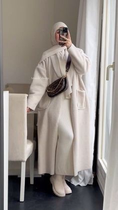 Dresses And Coats, Hijab Fashion Modest, Winter Outfit With Hijab, Modest Fashion Winter Outfits, Winter Outfits Abaya, Winter Dress Hijab Outfit, Winter Outfits Women Hijab, Hijab In Winter, Clothes Hijab Fashion Styles