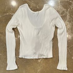 See Photos. Note The Low Scoop Back. Nice Vertical Lines. White Fitted Scoop Neck Top, White Scoop Neck Top For Spring, Basic White Ribbed Top, White Ribbed Crew Neck Top, White Scoop Neck Top For Fall, Vertical Lines, The Low, White Crop Top, Low Back