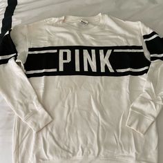 Brand New And Never Worn White Varsity Sweater For Streetwear, White Cotton Varsity Sweater, Varsity Long Sleeve Top With Logo Print, Sporty White College Sweater, White Graphic Print Sweater For Loungewear, White Varsity Top With Ribbed Cuffs, White T-shirt With Ribbed Cuffs For College, White Logo Print Sweatshirt For Loungewear, White Varsity Top For Loungewear