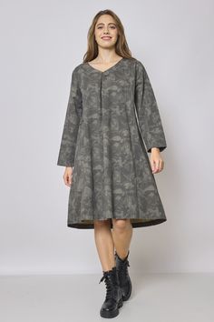 Description


Discover our magnificent gray cotton mid-length dress, perfect for fall-winter. Imagine yourself walking through a park covered in fall leaves, your gray dress making you look elegant and casual. Whether for a day at work or an outing with friends, this cotton dress will offer you optimal comfort while remaining trendy. Pair it with boots and a denim jacket for a casual-chic look. With our gray cotton mid-length dress, you'll be ready to face the cool days of fall and winter in sty Cotton Dress For Workwear In Fall, Winter Cotton Midi Dress, Gray Cotton Winter Dress, Gray Midi Dress For Fall, Winter Cotton Midi Dress For Work, Knee-length Cotton Dresses For Fall, Cotton Midi Dress For Fall, Gray Cotton Midi Dress, Winter Workwear Cotton Midi Dress