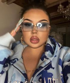 Summer Streetwear Cat Eye Shield Sunglasses, Y2k Clear Glasses Outfit, Hailey Beiber Eye Glasses, Bella Hadid Glasses Aesthetic, Prada Sunglasses Y2k, Big Room, Pics Ideas, Love Tips, Art Clothes