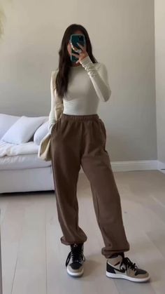 Comfy Winter Outfit. Aesthetic Winter Outfit. Cozy Winter Outfit. Trendy Comfy Outfits. Nike Dunks outfits. matching set outfits. comfy cozy outfits. Lazy Classy Outfits, Sweatpants Outfit Classy, Classy Sweatpants Outfit, Fall Sweatpants Outfits, Sweatpants Outfit Fall, Sweatpants Outfit For School, Sweatpants Outfits For School, November Outfits, Sweatpants Outfits