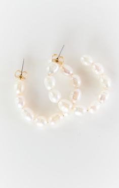 ALV Jewels Penny Pearl Hoop Earrings ~ Ivory – Show Me Your Mumu Hoco Jewelry Pearl, Bridal Hoop Earrings, Homecoming Accessories Jewelry, Sisterhood Dresses, Bridesmaid Jewelry Ideas, Alv Jewels, Pearl Hoops Earrings, Hoco Jewelry, Homecoming Accessories