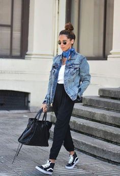 7 maneiras de usar jaqueta jeans feminina - um look por dia da semana ❤ • Blog Virou Tendência How To Wear Vans, Mode Tips, Vans Outfit, Scarf Trends, Street Style 2017, Sporty Outfits