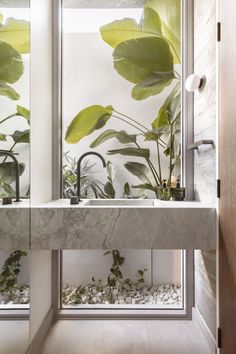 A floor-to-ceiling window captures the surrounding landscape, this bathroom also features a stone vanity and brushed gunmetal tapware. Powder Room Modern, Palm Springs Modern, Business Interior Design, Modern Mediterranean Home, Abi Interiors, Business Interior, Bathroom Design Small Modern, Luxe Bathroom, Modern Coastal Home