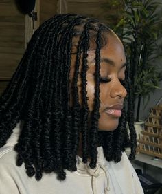 Short Soft Locs With Barrel Ends, Short Locs With Curls, Short Soft Locs Hairstyles, Locs Styles, Short Locs, Soft Locs, Braids Ideas, Short Locs Hairstyles