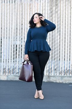 Girl With Curves Haute Knit - She is AWESOME! Makes we want to step my fashion game up everyday Plus-koon Muoti, Clothes For Women In 20's, Work Vibes, Soft Gamine, Tumblr Outfits, Elegante Casual, Stylish Plus, Pencil Skirts, Plus Size Fashion For Women