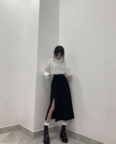 Cute Long Skirt Outfits Casual, College Feminine Outfit, Black Stockings Outfit Skirts, Stockings With Boots Outfit, Dress Styling In Winter, Rich Looking Outfits Casual, Acubi Fashion Dress, Ballet Core Black Woman, Long Sleeve Black Dress Outfit Casual