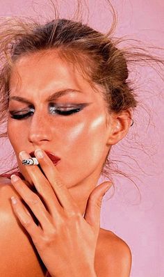 Gisele Bündchen, Gisele Bundchen, It Girls, Makeup Inspo, Her Hair, Fashion Photography, Makeup Looks, Mood Board, A Woman